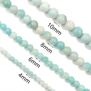 Detailaufnahme von natürlichen Amazonit Edelstein Perlen Strängen in 4mm bis 10mm für DIY.