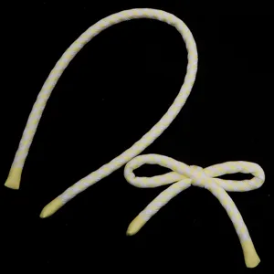 Gelb-weißer karierter Plüschstoffkordel-Schleifendetail für DIY-Handwerk und Haarschmuck.