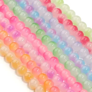 Bunte Farbverlauf Perlen Nahaufnahme Detail für DIY Schmuckherstellung und schöne Accessoires.