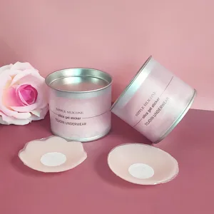 Cache-tétons adhésifs en silicone invisible avec élégant emballage rose et décor floral.