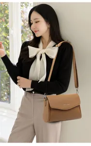 Elegante borsa a tracolla minimalista da donna, borsa casual in pelle PU marrone giornaliera.