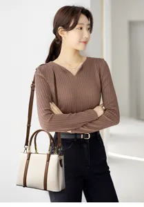 Detailed view of the Korean style canvas tote bag with brown leather trim in daily commuting.