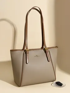 Large capacity women's tote bag stylish commuting PU leather shoulder bag with structured design
