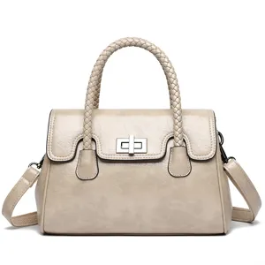 Élégante sac à main minimaliste pour femme, grand cabas bandoulière mode et tendance.