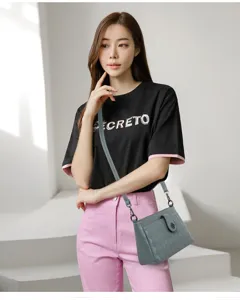 Chic quilted soft leather small square shoulder bag, fashionable casual crossbody bag for women.
