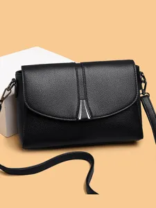 Elegant black leather crossbody shoulder bag for women, versatile fashion daily handbag.
