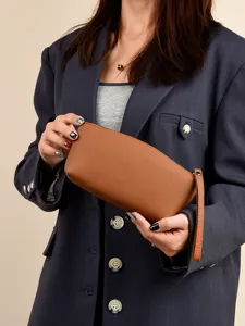 Pochette clutch en cuir véritable pour femmes, grand portefeuille marron avec dragonne.