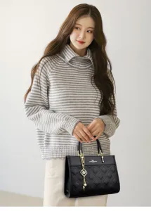 Elegant black quilted tote bag with chain detail, stylish leather handbag for women daily use.