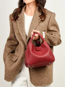 Sac seau en cuir grainé rouge pour femmes, élégant sac à main bandoulière cabas fourre-tout.