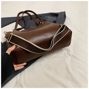 Stylish brown leather tote bag for women, large capacity casual shoulder bag daily use.