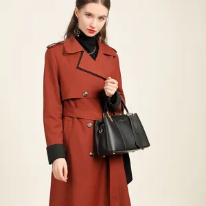 Sac a main en cuir noir classique pour femme, elegante sacoche de travail avec ferrures metal.
