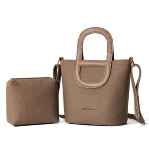 Braune Leder-Eimer Tasche mit Tragegriff und passender kleiner Tasche für den Alltag