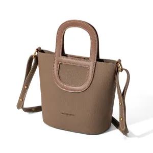 Braune Leder-Eimer Tasche mit Henkel und Umhängeriemen, stylische Alltagstasche für Damen.