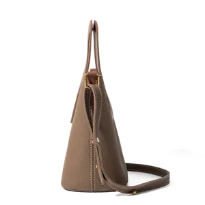 Elegante Damen Eimer Tasche aus echtem Leder, braune Umhängetasche für den Alltag geeignet.