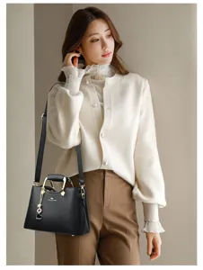 Élégant sac à main en cuir noir avec bandoulière pour femmes, élégant et pratique au quotidien.