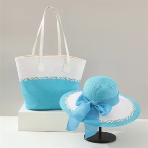 Blau und weiß geflochtene Stroh Handtasche und Sonnenhut Set für Damen Sommer Strand.