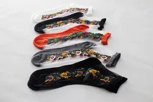 Sommersüße transparente Glasseidensocken mit vintage Blumenstickerei, Kristallnetz Socken.