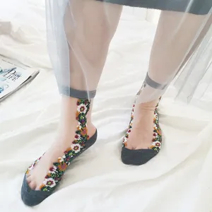 Transparente Sommer Damen Glasseide Socken mit Blumen Stickerei Vintage Kristall Socken.