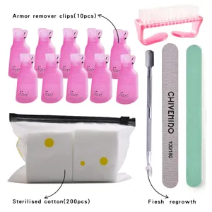 Kit d'outils de dépose d'ongles avec 10 clips roses, brosse à poussière, repousse-cuticules et pads.