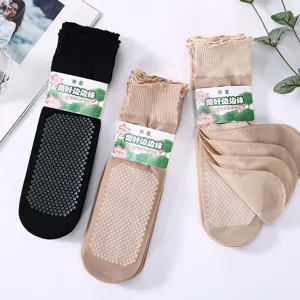 Rutschfeste Socken mit Baumwollsohle, bequeme, lose Spitzen-Kurzsocken für Damen.