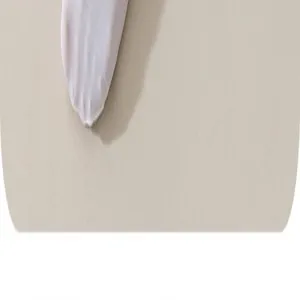 Gros plan sur le tissu fin et transparent des bas de compression, texture douce.