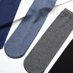Herren ultrafeine Eisseide Business Socken, atmungsaktive Klassische Wadenstrümpfefarben.