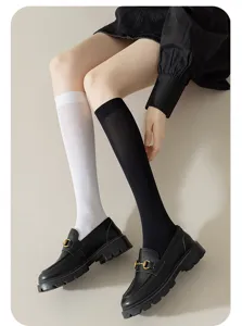 Chaussettes hautes classiques pour femmes unies respirantes longues chaussettes de mode quotidienne
