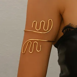 Bracciale da braccio in metallo dorato, design geometrico a onde esagerato, bijoux da corpo.