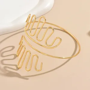 Bracciale rigido geometrico punk dorato in metallo per donna regolabile da braccio elegante