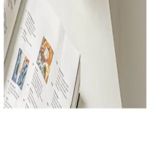 Detailansicht der Produktkatalogseite mit eleganter englischer Typografie und minimalist.