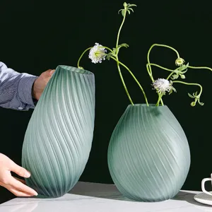 Jarrón de vidrio verde para decoración del hogar, elegante arreglo floral moderno de lujo.