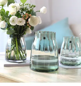 Jarrón de vidrio verde minimalista moderno para arreglos florales, decoración de mesa y sala.