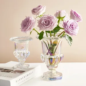 Jarron de vidrio estilo romano iridiscente transparente elegante decoracion floral