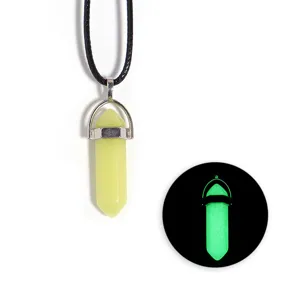Collier Pendentif Colonne Hexagonale en Cristal Lumineux Cordon Cuir Noir Bijou Mode