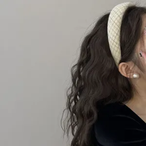Chic plaid wide headband detail, elegant preppy style hair hoop for daily wear and styling.