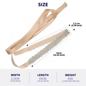 Vista dettagliata della cintura da sposa in strass con specifiche di dimensioni chiare.