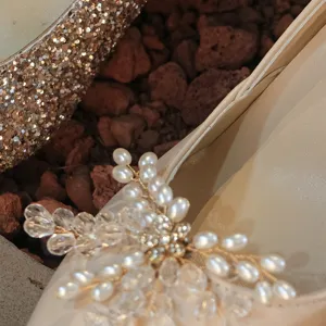 Exquisite pearl and crystal shoe clips, sparkling bridal footwear accessories for elegant wedding shoes.