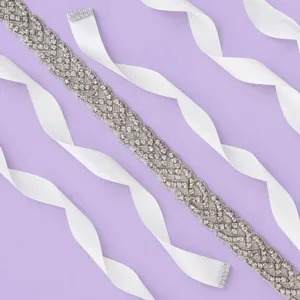 Splendida cintura da sposa in strass con nastro di raso bianco per abiti da sposa e sera.