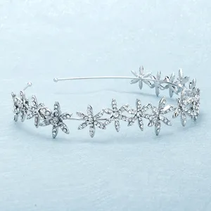 Wunderschönes silbernes Metall Strass Blumen Haarband für Damen Hochzeit und Alltag.