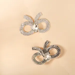 Sparkling crystal bow shoe clips, alloy metal detachable shoe decoration accessories for women.