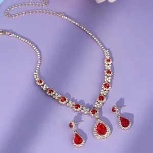 Luxe rode druppel strass ketting en oorknopjes set voor bruiloft feest banket avondjurk accessoires.