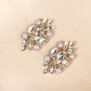 Elegant rhinestone pearl shoe clips, sparkling crystal decorative buckles for wedding shoes.