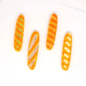 Miniatures breloques en résine pain baguette pour artisanat de maison de poupée et aimants.