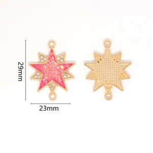 Detailansicht des doppelten Stern DIY Anhängers mit pinkem Glitzer und Zirkon-Besatz.