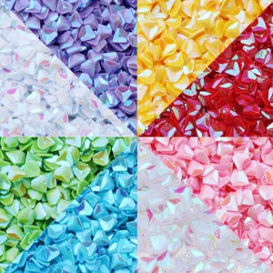 Dettagli paillettes diamantate in PVC senza foro da 4 mm, decori scintillanti per nail art.
