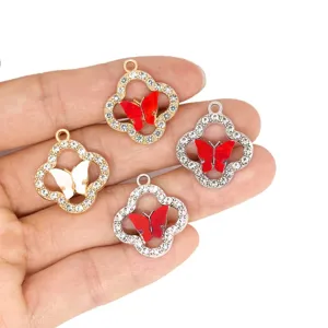 Ciondolo farfalla trifoglio in metallo con strass per creazione di gioielli DIY e accessori.