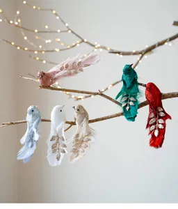 Pájaro de pluma de espuma simulada colgante de árbol de navidad accesorio fotográfico.
