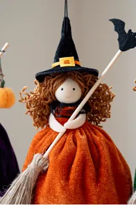 Halloween Hexen Puppe Anhänger mit Besen, süße Plüsch Party Deko Requisiten ideal.
