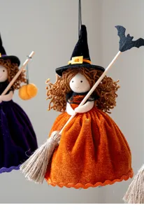 Halloween Hexen Puppe Hängende Dekoration mit Besen süßer Stoff Anhänger für Party Requisiten