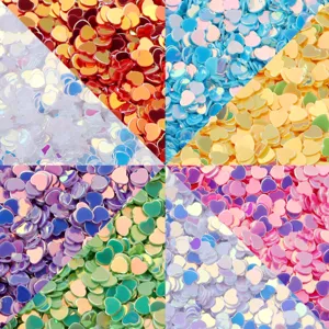 Gros plan détaillé de paillettes cœur colorées 3,0 mm, parfaites pour nail art et loisirs créatifs.